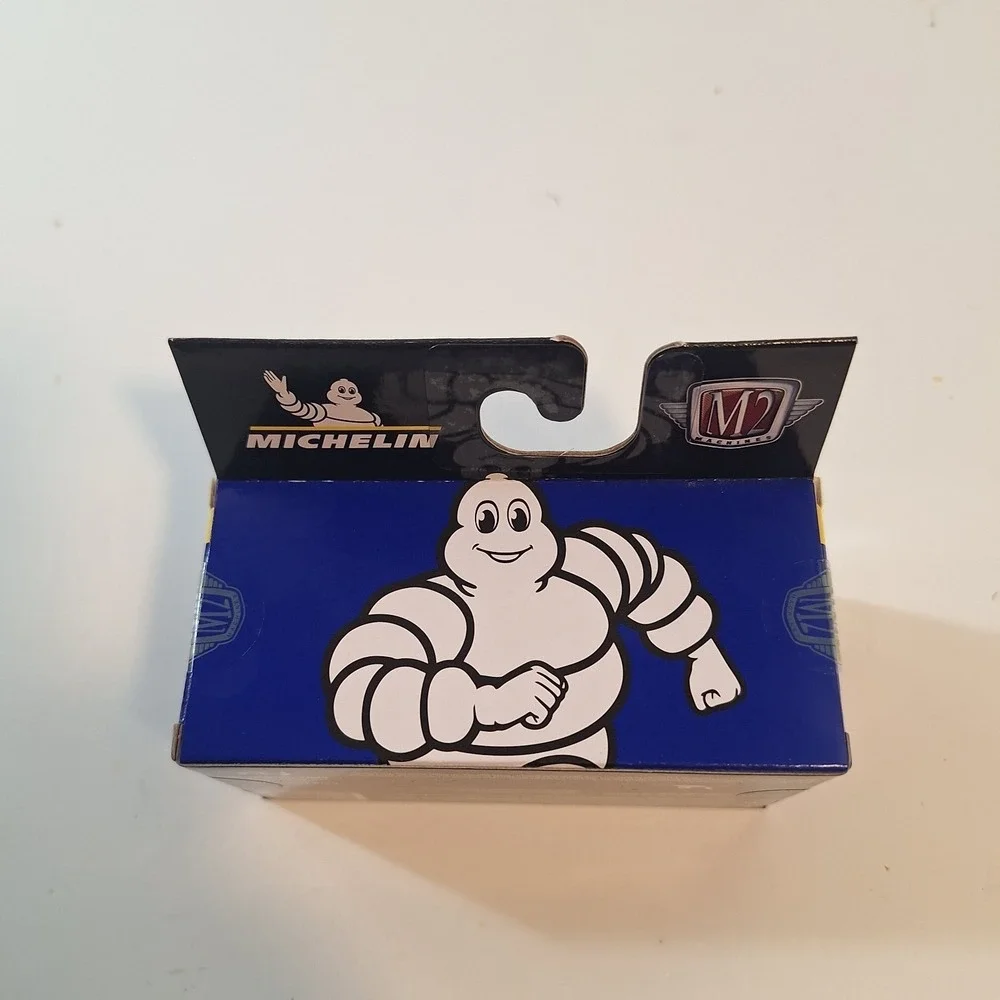 M2 Machines‎ 1/64 blue Michelin 1973 Chevrolet Cheyenne Super 30 dually